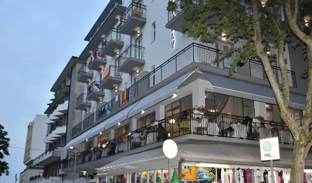 Lively Hotel