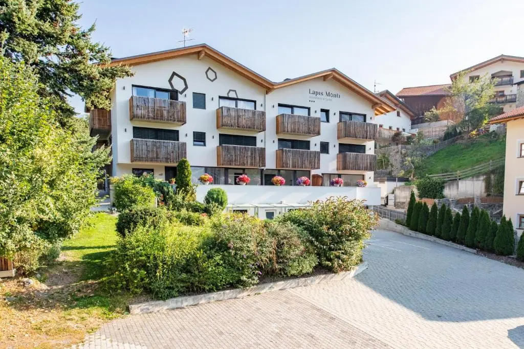 Lapis Monti – Apartments & Suites