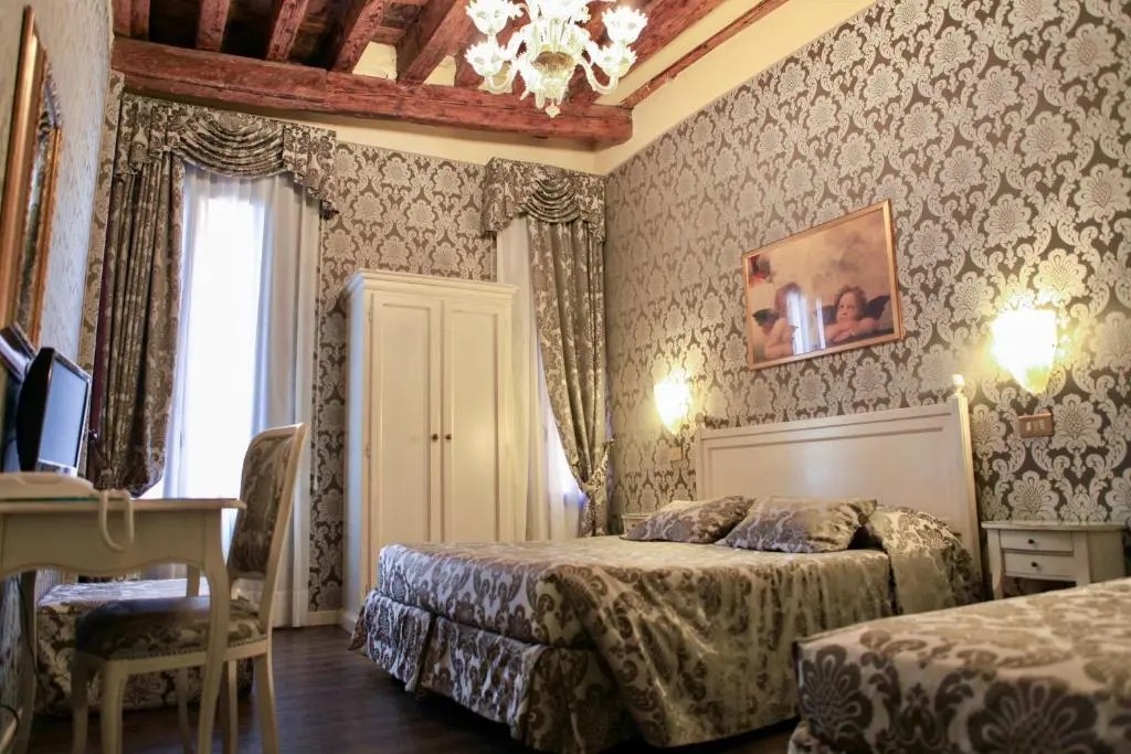 Hotel Bridge