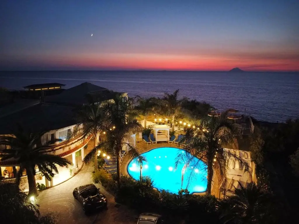 Resort Rocca di Vadaro – Beachfront Suites, Rooms & Apartments