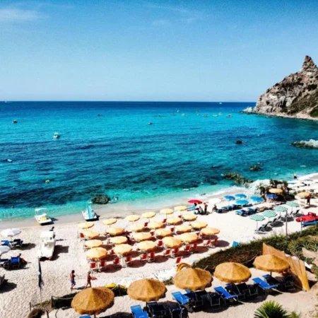 Costa Real – Garden Retreat with Private beach, Pet Friendly
