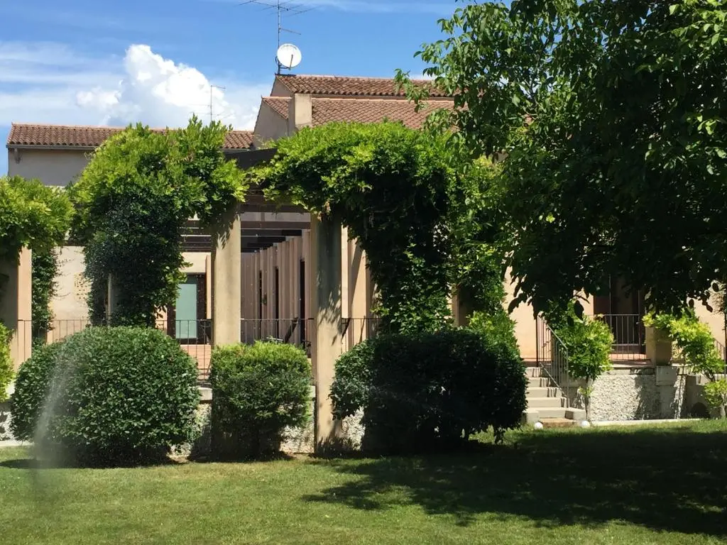 Ca’ Bert Villa dei Glicini B&B