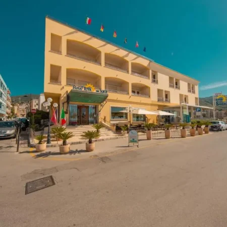 Hotel Riva Del Sole