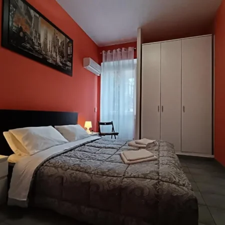 Adriatic Room 50 m dalla stazione Ferroviaria di Ciampino e dalla navetta
aeroportuale