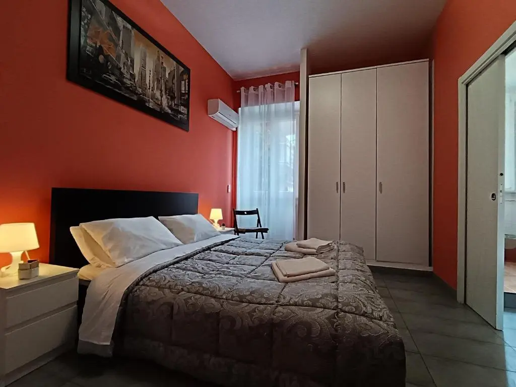 Adriatic Room 50 m dalla stazione Ferroviaria di Ciampino e dalla navetta
aeroportuale