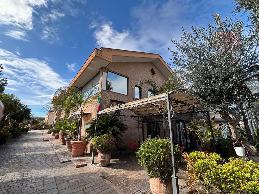 EURO HOUSE INN airport