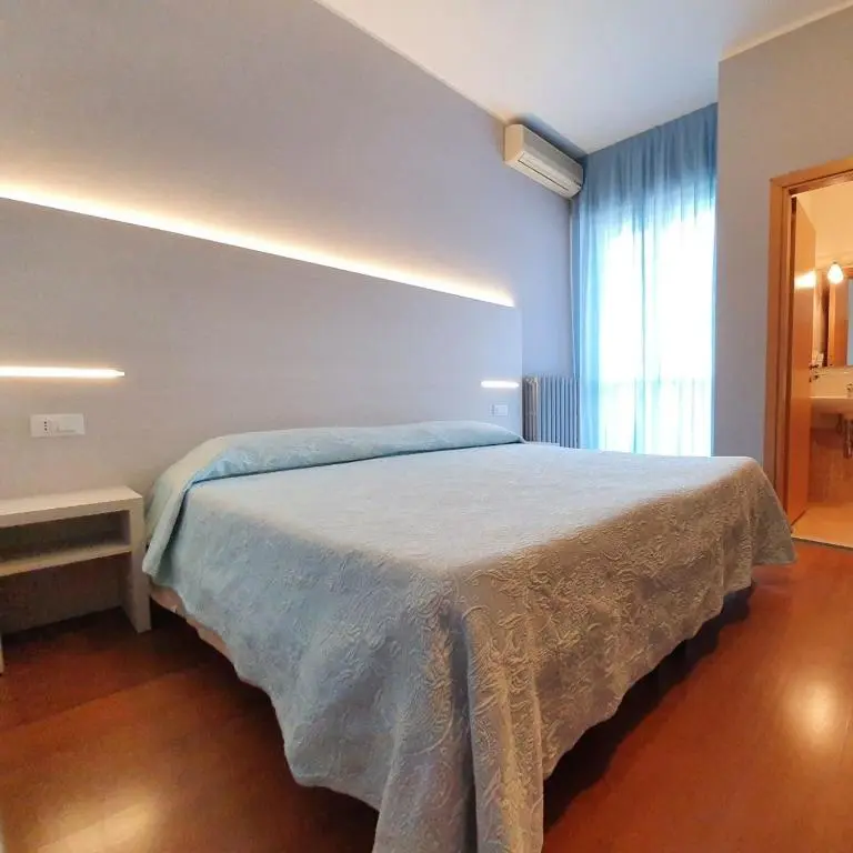 Air Hotel
