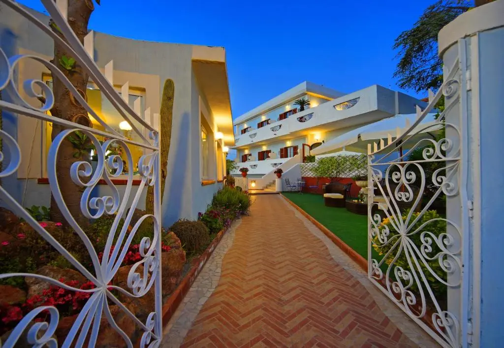 Iris Hotel