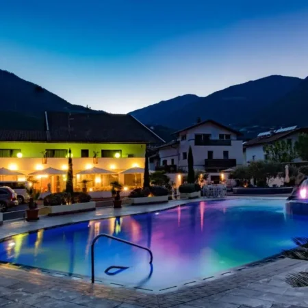 SCHLOSSHOF SÜDTIROL – Hotel & Camping Resort
