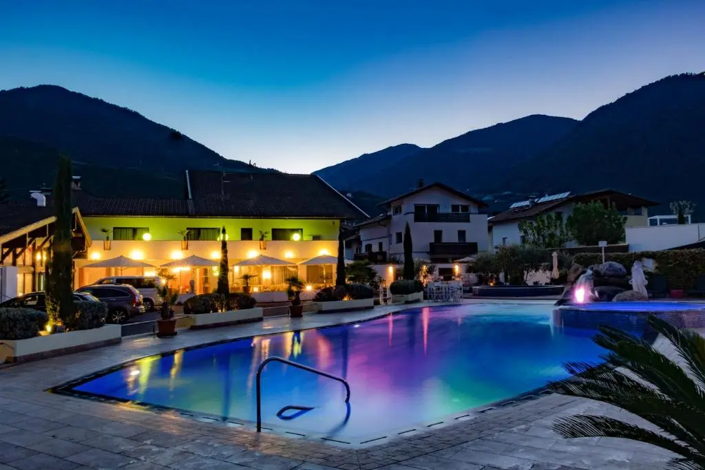 SCHLOSSHOF SÜDTIROL – Hotel & Camping Resort