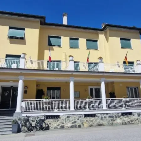 Hotel Dora