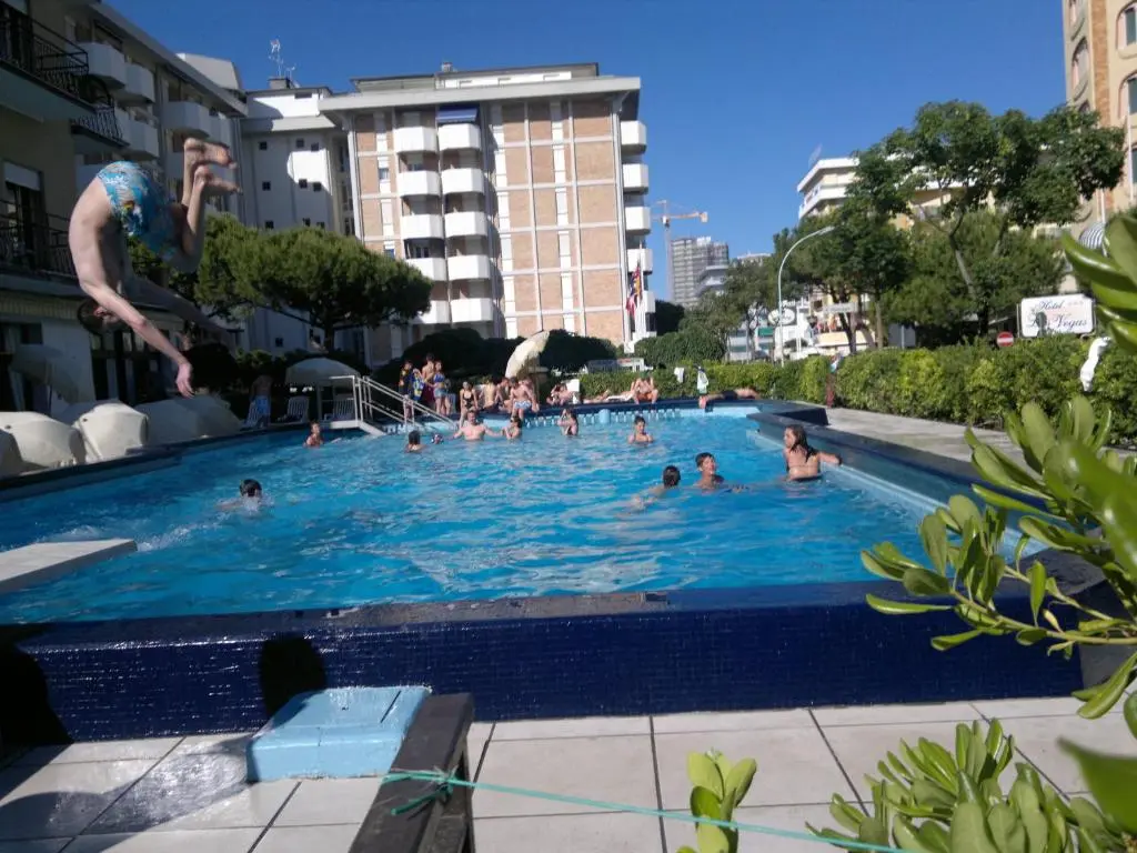 Hotel AMALFI & Restaurant Karaoke Bar