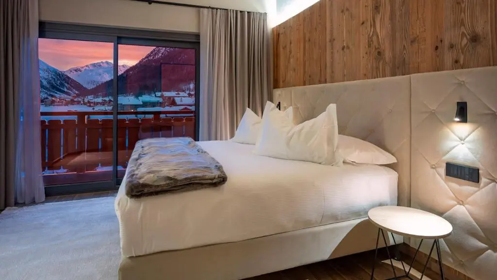 Paradise Lodge