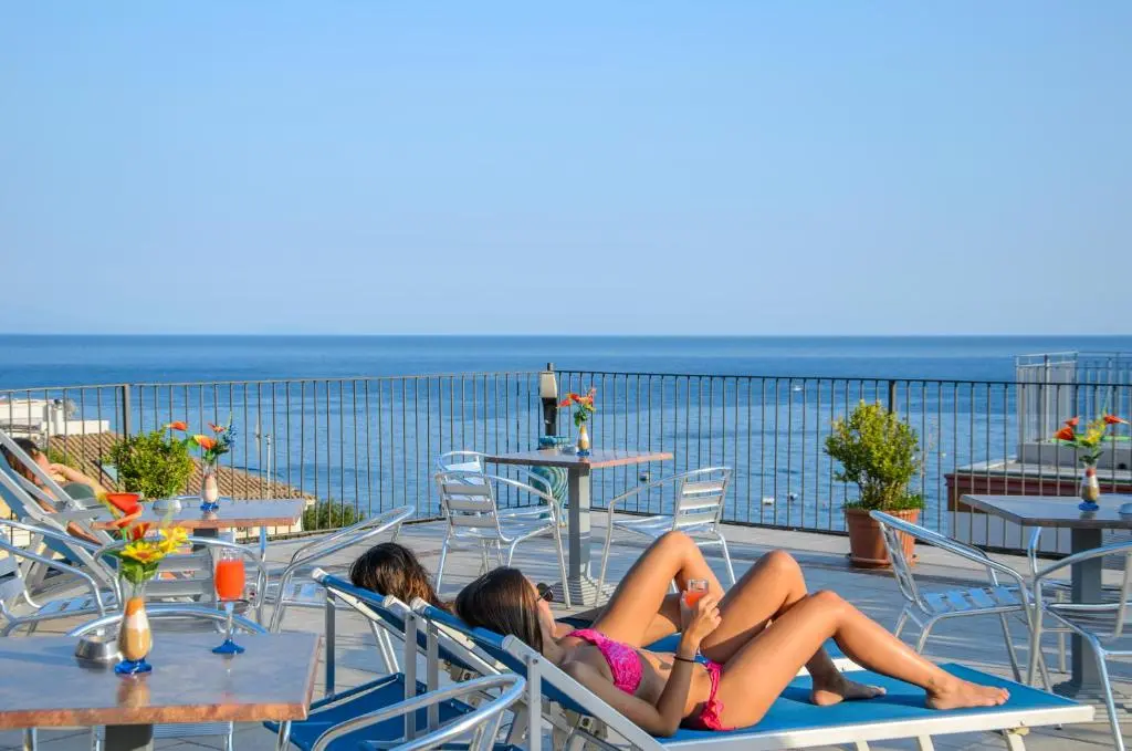 Riviera B&B Rooms and Apartament SEA-VIEW