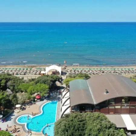 Canado Family Hotel