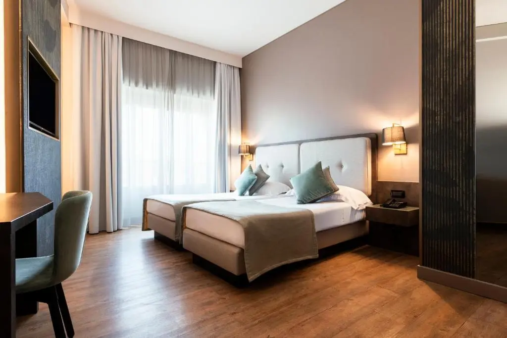 Mokinba Hotels King