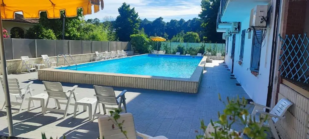 B&B Promenade Hotel Simple con Piscina