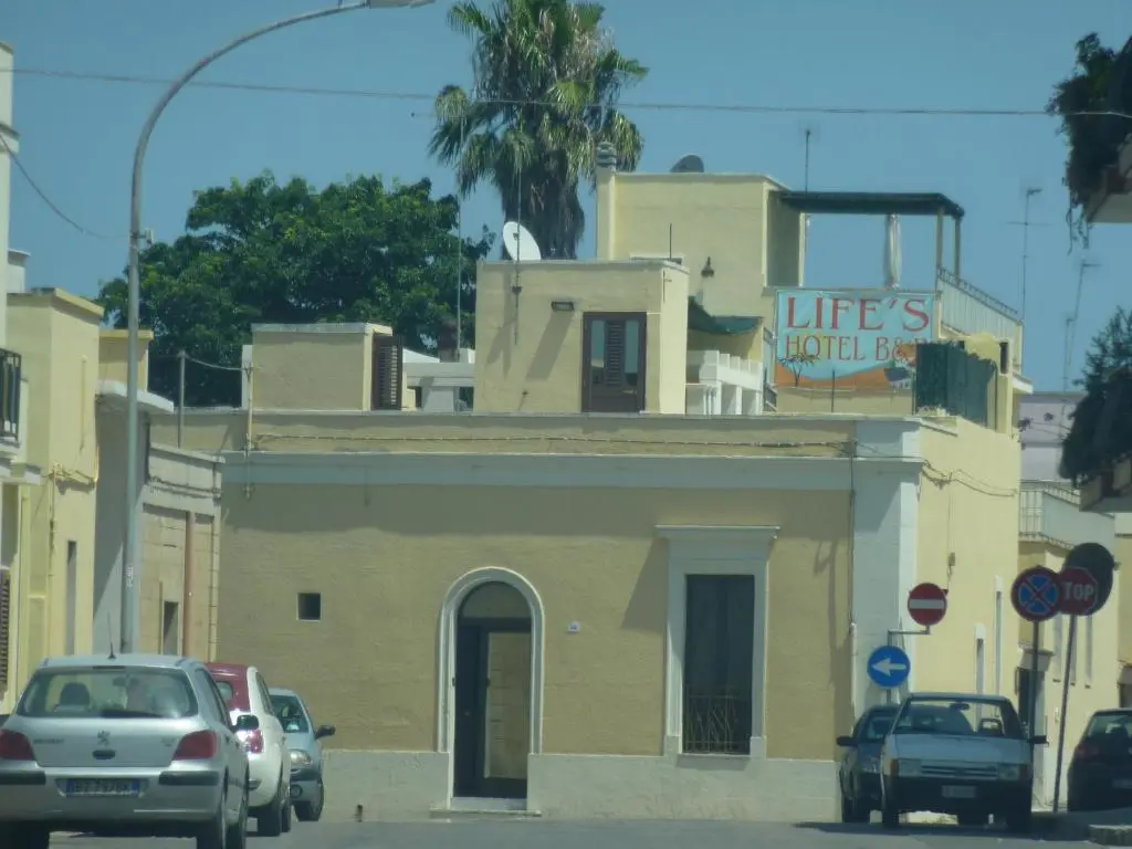 Life’s Hotel B