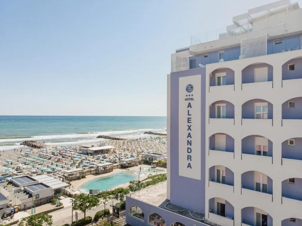 Alexandra BB & Brunch – Beach Front – Healthy XXL Breakfast & Brunch until 12 30