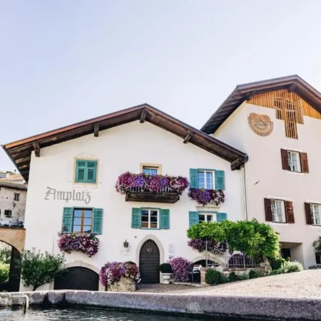 Amplatz 1523 – B&B and Suites