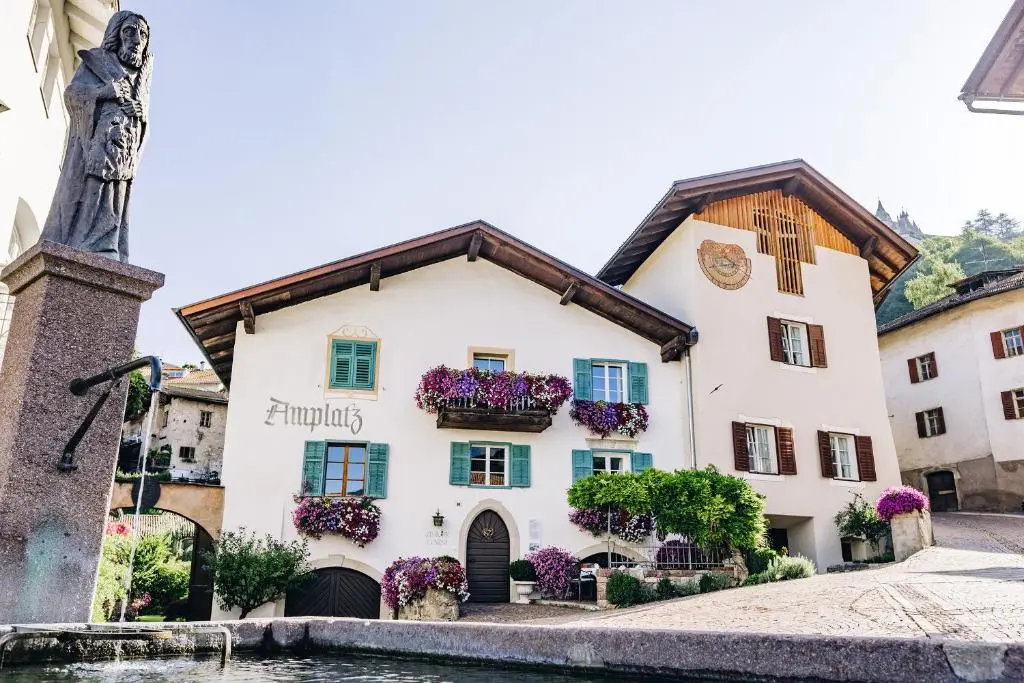 Amplatz 1523 – B&B and Suites