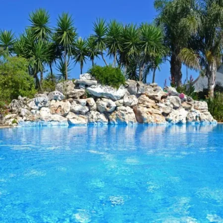 Villa Vacanze Paradiso – Oasi di Tranquillità con Piscina e Giardino a 10 min
dal mare