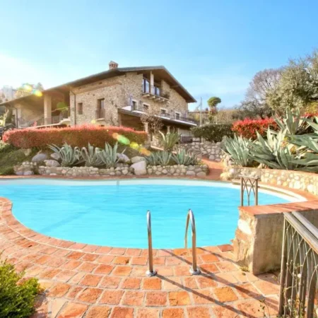 Agriturismo Cascina Crocelle – Lake View and Heated Pool