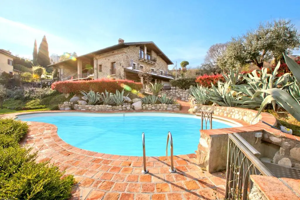 Agriturismo Cascina Crocelle – Lake View and Heated Pool