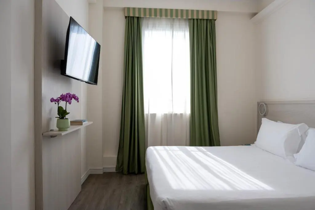 Hotel Embassy