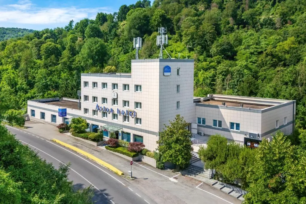 Aston Hotel