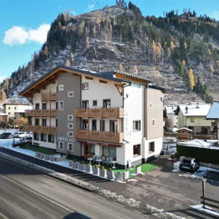 Liz Hotel & Apartments