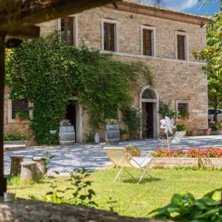 Agriturismo diffuso Tenuta Armaiolo – widespread farmhouse
