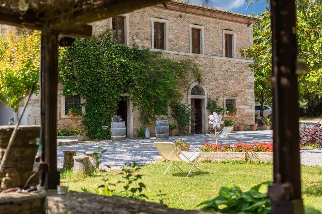 Agriturismo diffuso Tenuta Armaiolo – widespread farmhouse