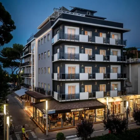 Hotel Mocambo Riccione CENTRALISSIMO AL MARE