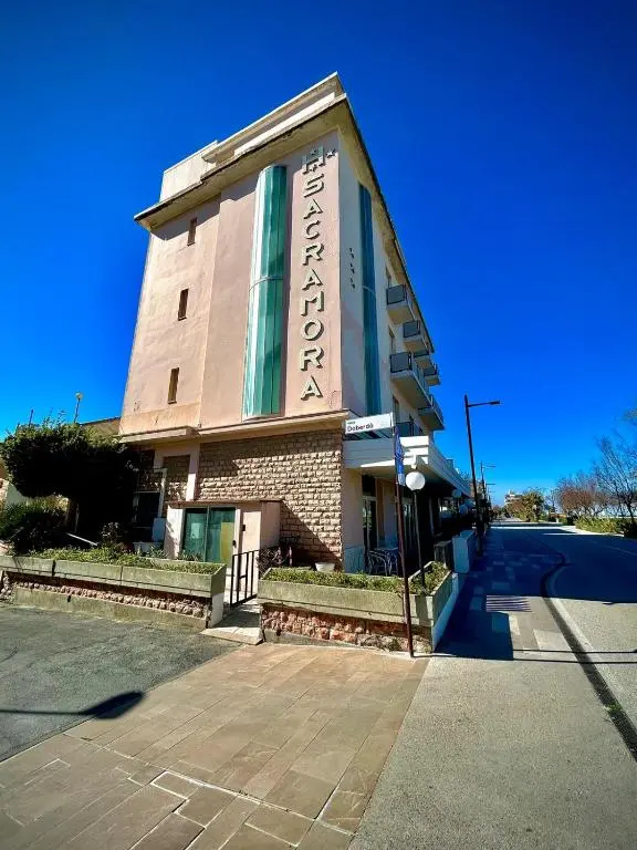 Hotel Sacramora