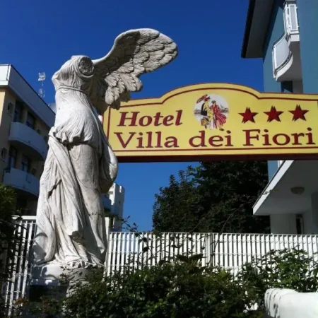 Hotel Villa dei Fiori – sul mare con piscina