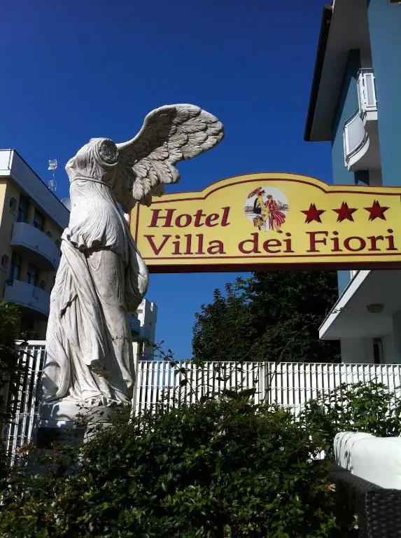 Hotel Villa dei Fiori – sul mare con piscina