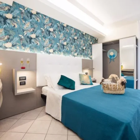 Viva Beach Hotel – 20m from the Beach & Large Breakfast