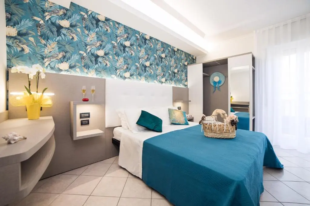 Viva Beach Hotel – 20m from the Beach & Large Breakfast