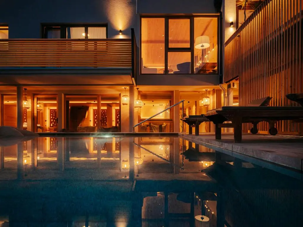 Helmhotel