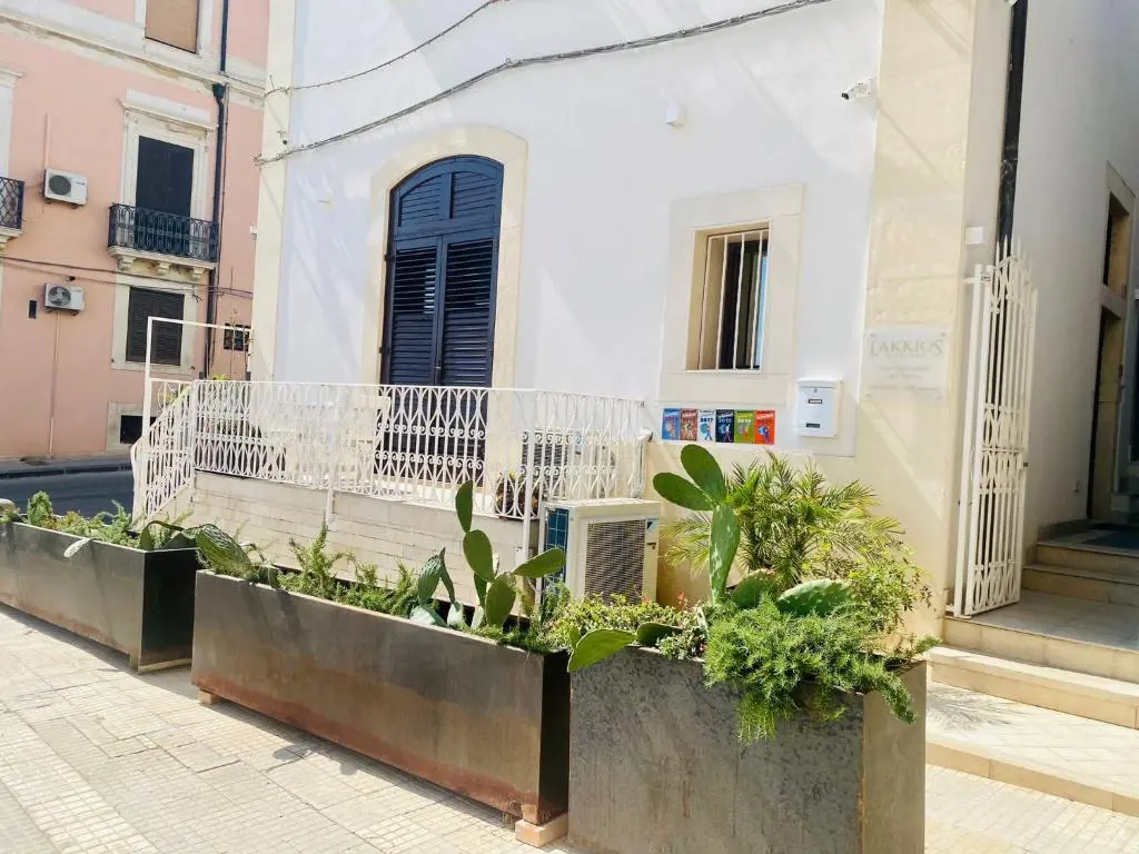 Lakkios charming suites and rooms