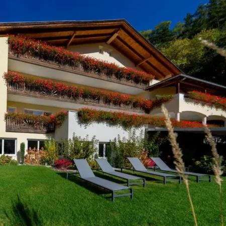 Saldur Small Active Hotel