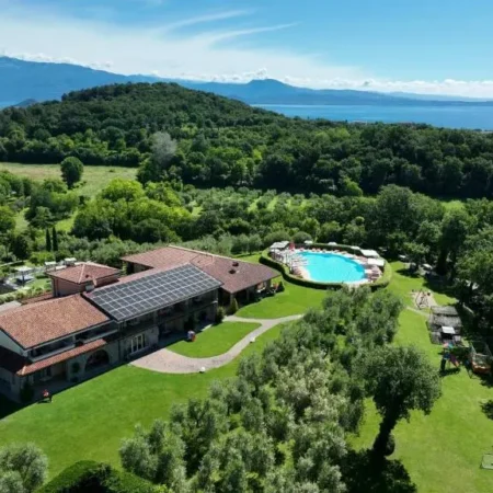 Garda Hill Boutique Apartments with Panoramic Pools e Agriturismo