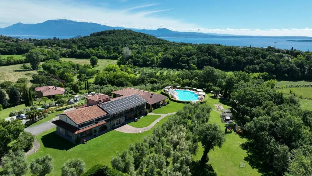 Garda Hill Boutique Apartments with Panoramic Pools e Agriturismo