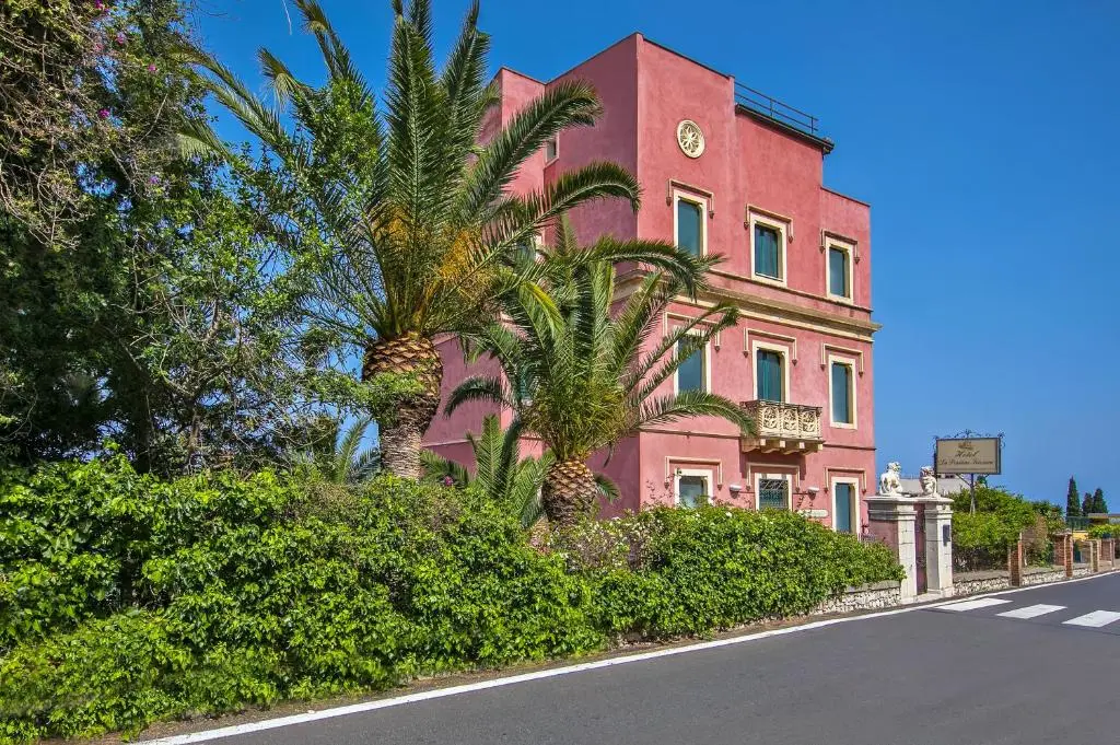 Hotel “La Pensione Svizzera”