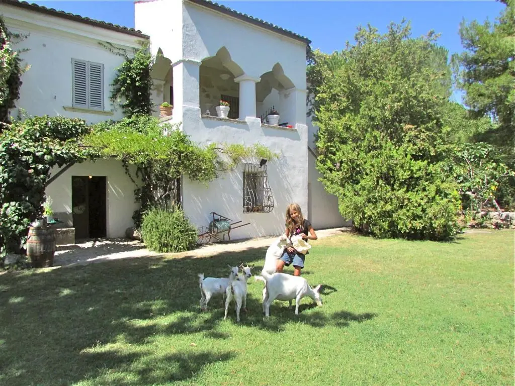 Agriturismo “Borgo Madonna degli Angeli” – charming cottages in the gardens !
