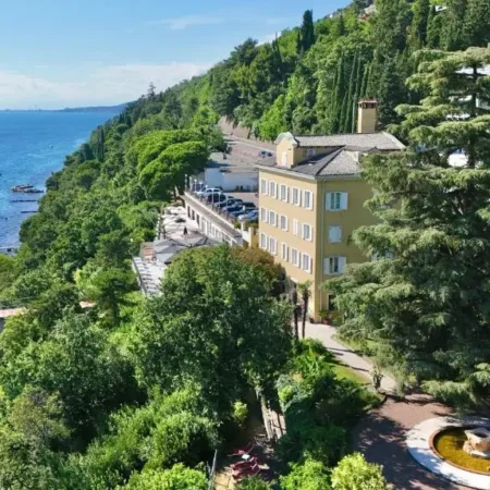 Hotel Riviera & Maximilian’s