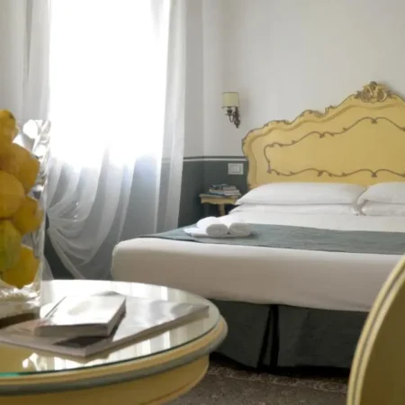 Ca’ San Trovaso – 6 Rooms