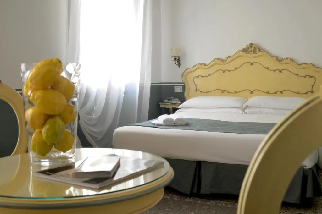 Ca’ San Trovaso – 6 Rooms