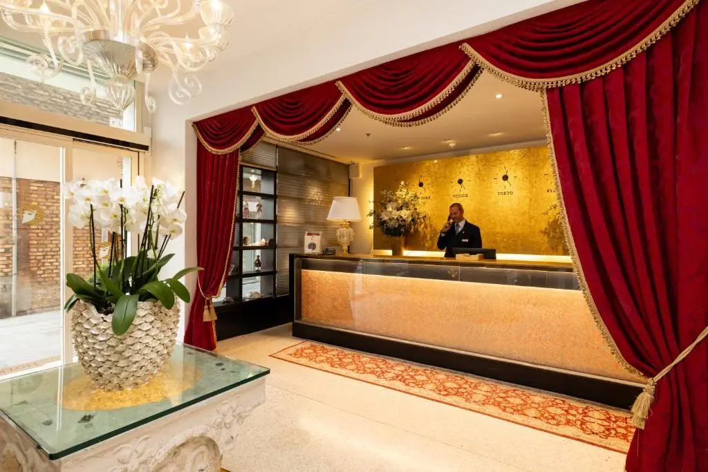Hotel A La Commedia